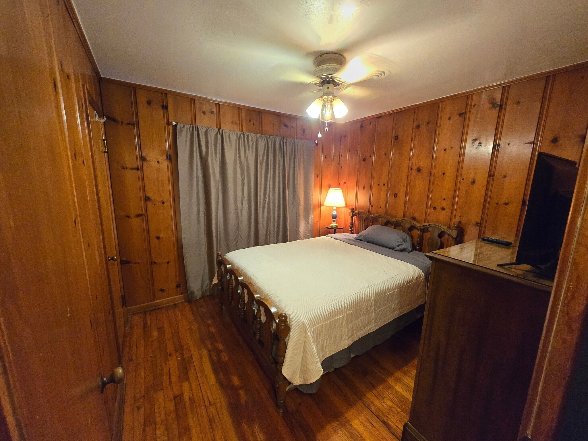 Building Photo - 404 Crescent Dr