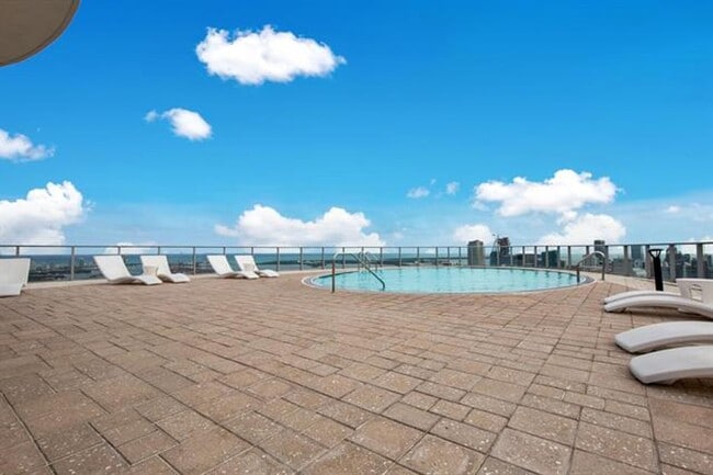 Building Photo - 851 NE 1st Ave