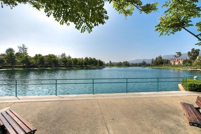 Building Photo - Bright & Updated 2 Bedroom Home with Flexible Primary Retreat and Amazing Community Amenities!