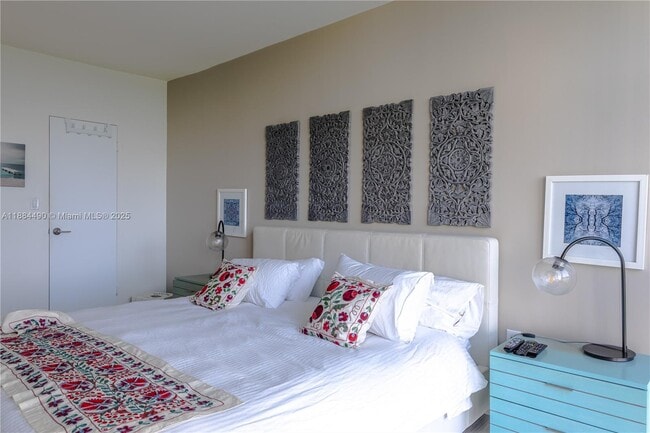 Building Photo - 10275 Collins Ave