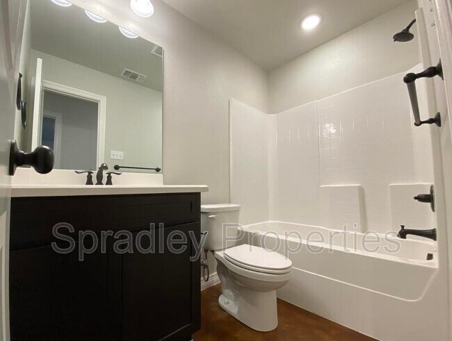 Building Photo - 1006B Sparrow Cove