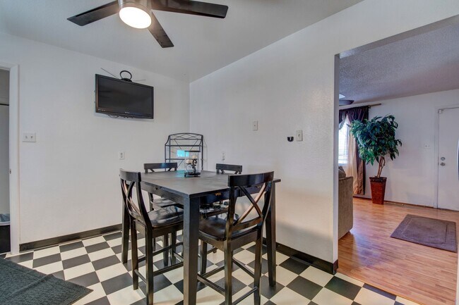 Building Photo - 5553 Crystal Way