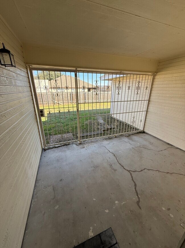 Building Photo - 2601 Mason Dr