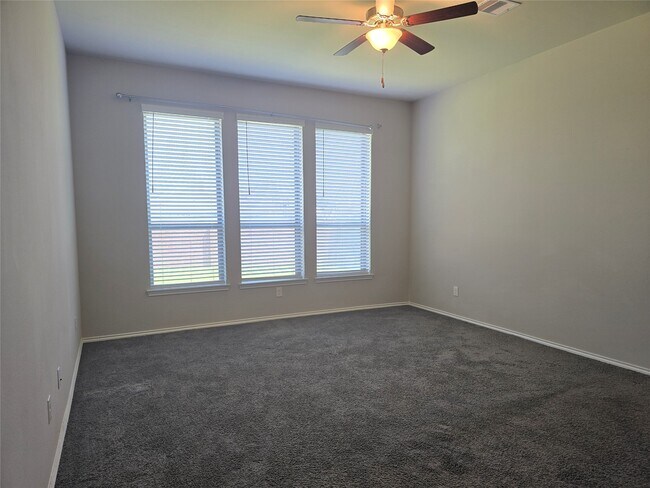Building Photo - 8711 Fox Trail Dr