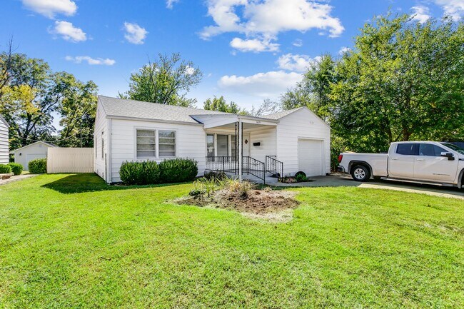 Building Photo - Newly Remodeled 2 Bedroom Home