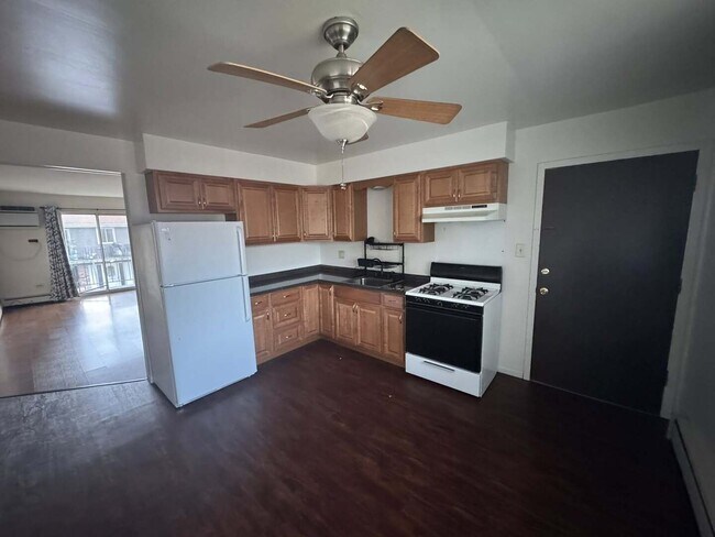 Building Photo - 508 Schroeder Ave