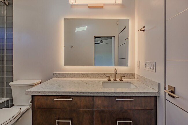 Building Photo - Luxurious Modern Living in the Heart of San Diego with Solar!