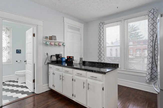 Building Photo - 477 E Gates St