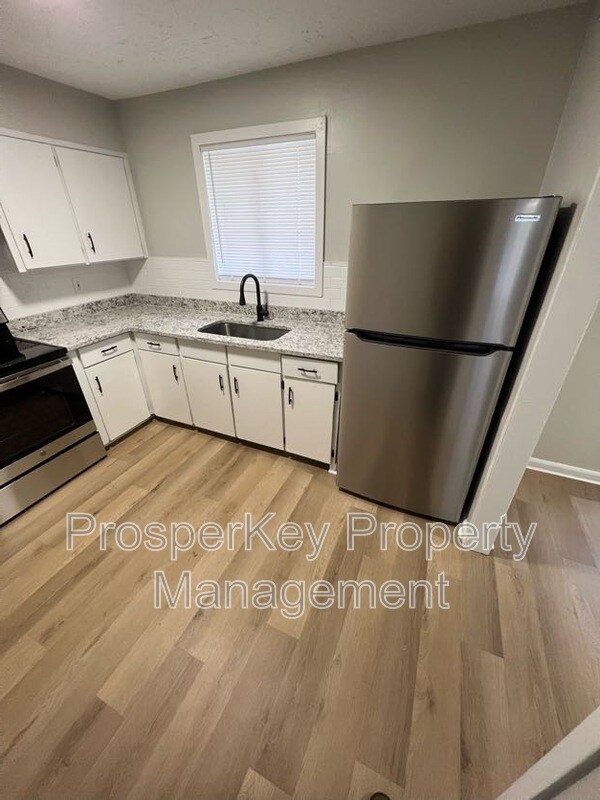 Building Photo - 945 Celia Dr