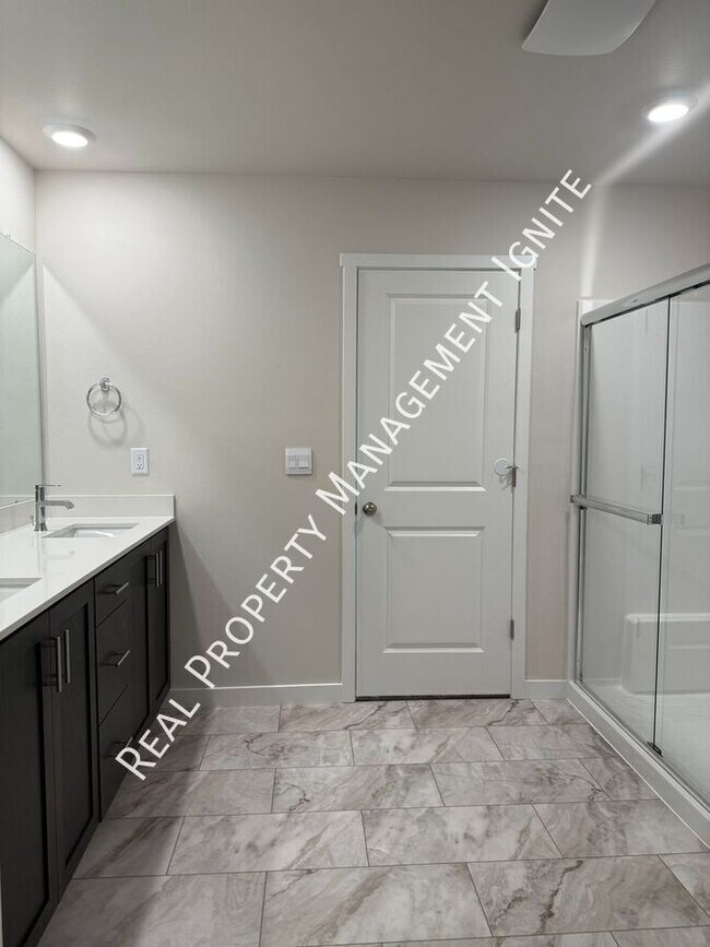 Building Photo - 21237 SE Pelee Dr