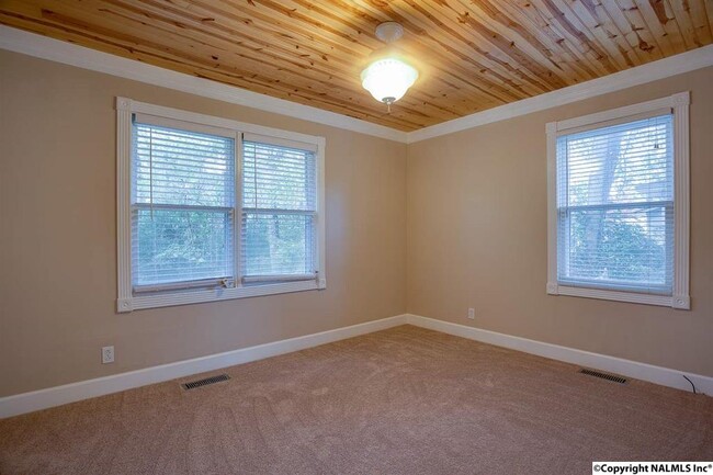 Building Photo - 4306 Cloverdale Dr NW