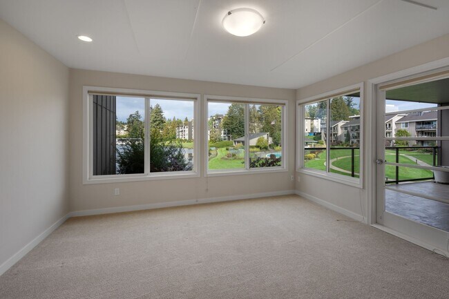 Building Photo - 2bd/2ba Bellevue Condo