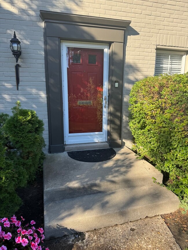 Primary Photo - 1702 Graefield Rd