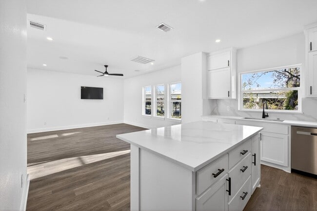 Building Photo - 3411 Nance St