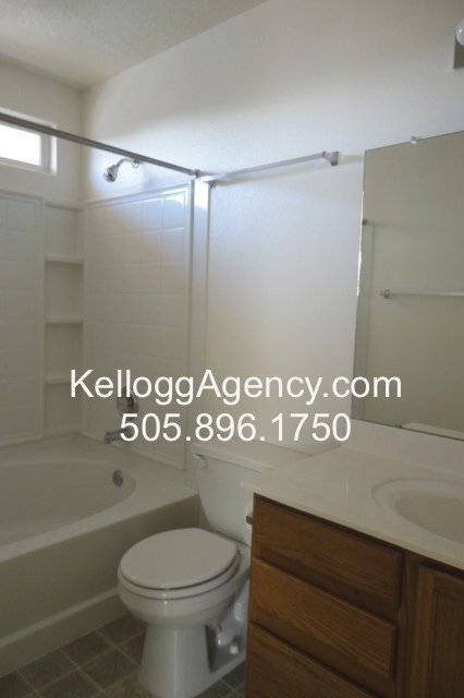 Building Photo - 3BD Plus Office/Bonus Room in Sierra Norte