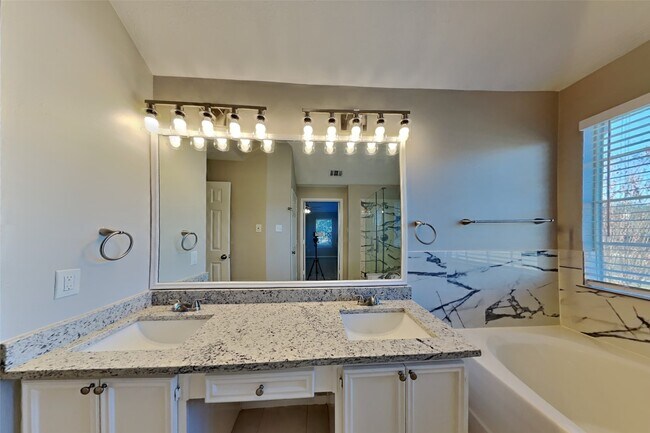 Building Photo - 9658 Therrell Dr