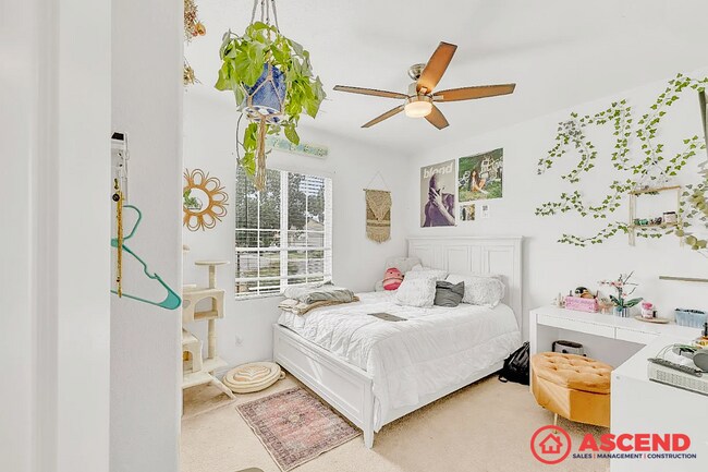 Building Photo - Gorgeous 3-bedroom home in Southwest Bakersfield