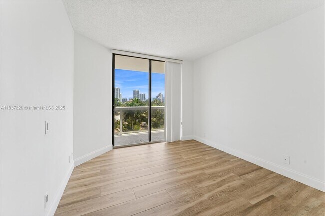 Building Photo - 20185 E Country Club Dr
