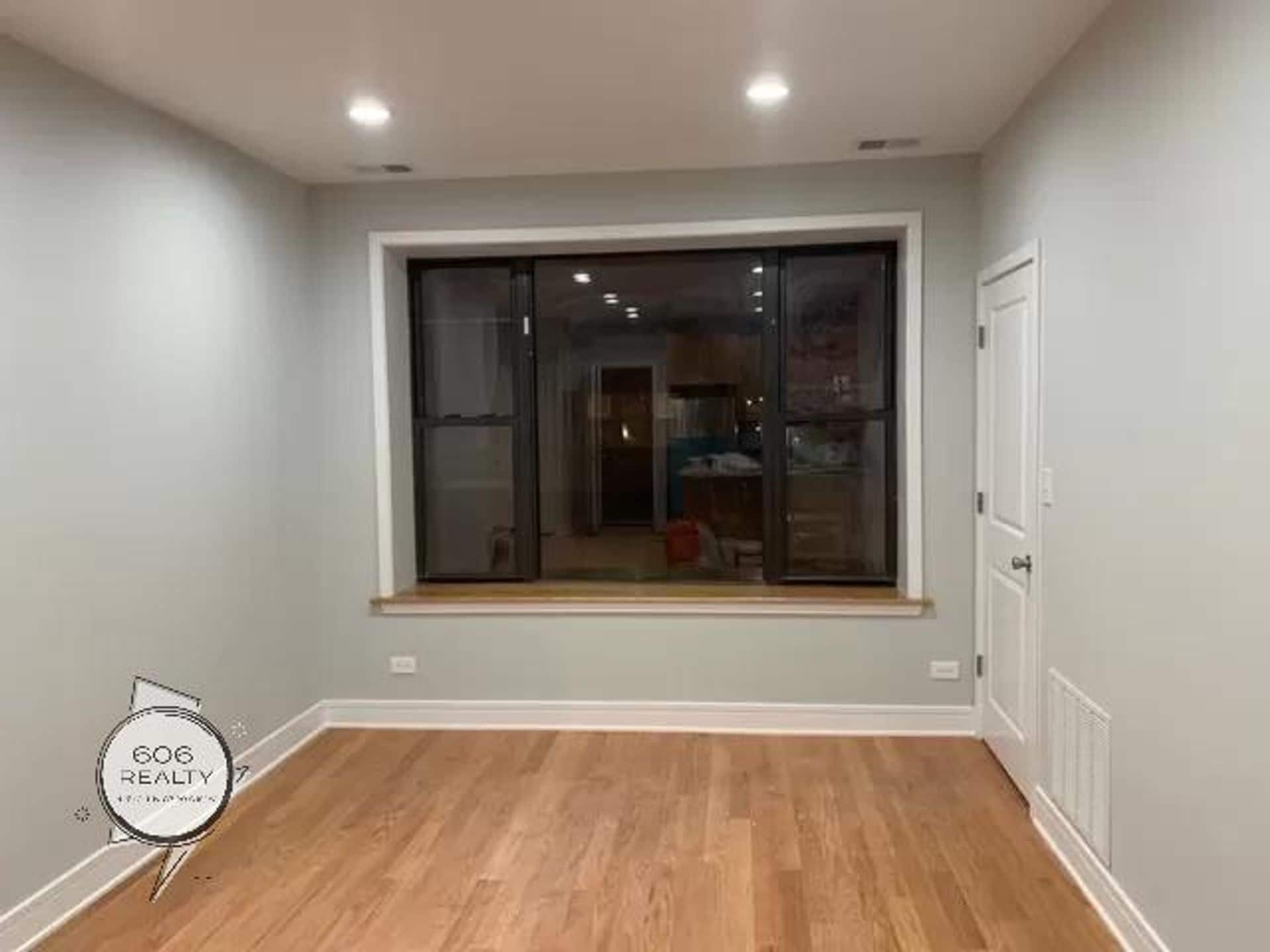 Building Photo - 5207 W Belmont Ave