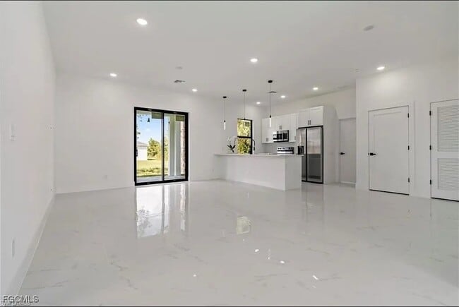 Building Photo - 467 Paddock St