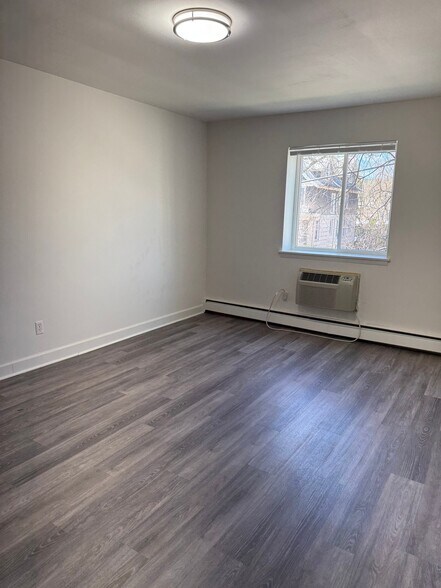 Building Photo - 2260 N Summit Ave