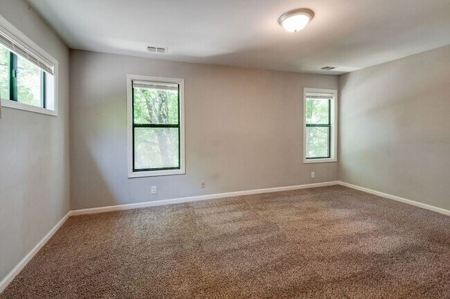 Building Photo - 625 Mercer Dr