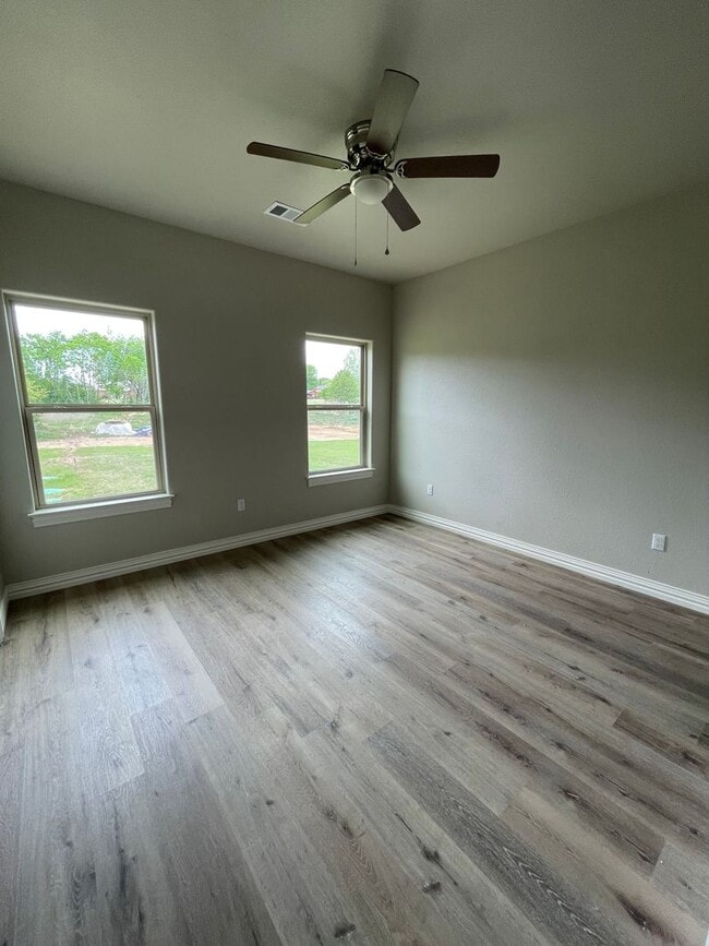 Building Photo - Cozy 3 bed, 2 bath close to Choctaw Casino