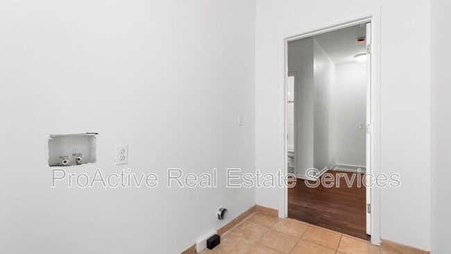 Building Photo - 417 W 30th St