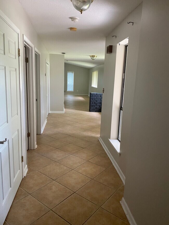 Building Photo - 56105 Diamondhead Dr E