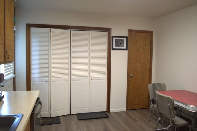 Building Photo - Nice 2 Bed 1 Bath Duplex In Southern Boone!