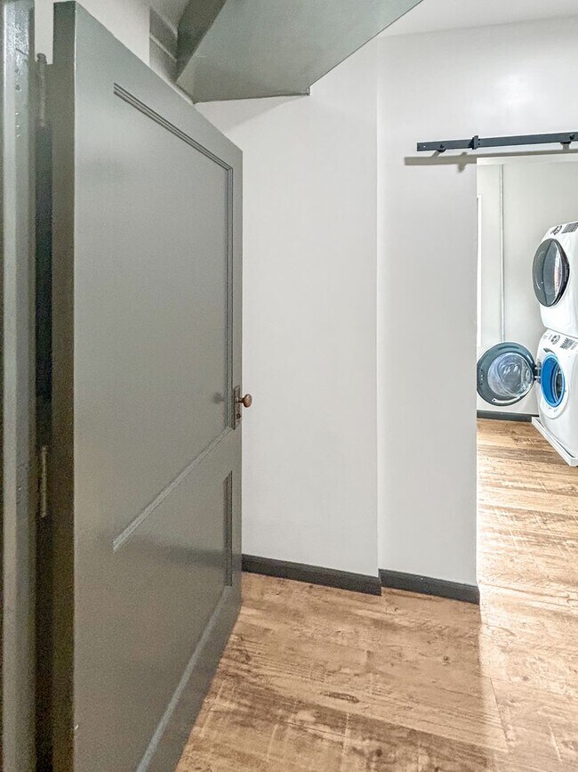 Building Photo - 101 E Lincoln Ave