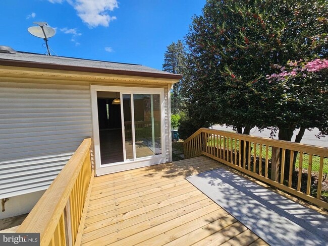 Building Photo - 14236 Caroline St