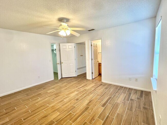 Building Photo - 5427 Ricci St