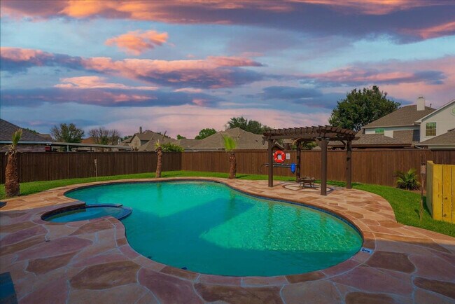 Building Photo - 7402 Brookhaven Dr