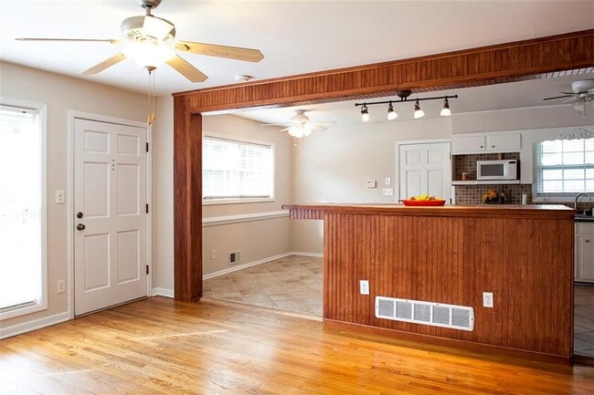 Building Photo - 1620 Flat Shoals Rd SE