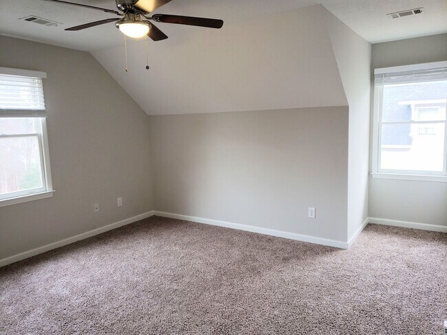 Building Photo - Beautiful 4BR Home In Established Neighborhood.