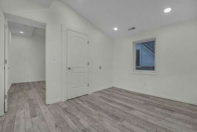 Building Photo - 1027-1029 Madison Ave