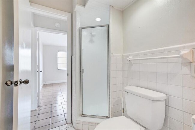 Building Photo - 2175 NE 56th St