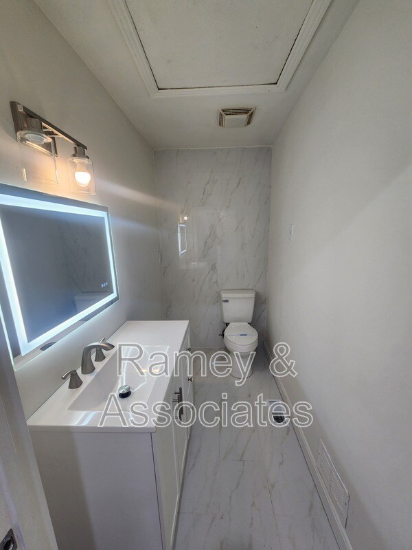 Building Photo - 3700 Taylorsville Rd