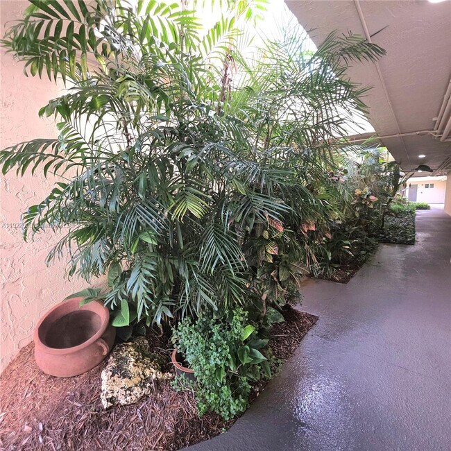 Building Photo - 14500 SW 88th Ave