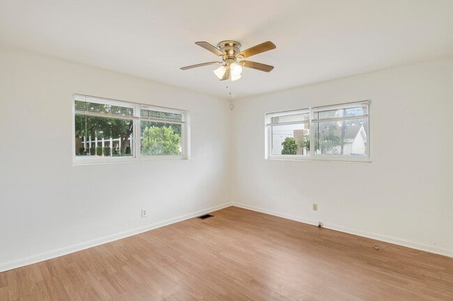 Building Photo - 110 N C St