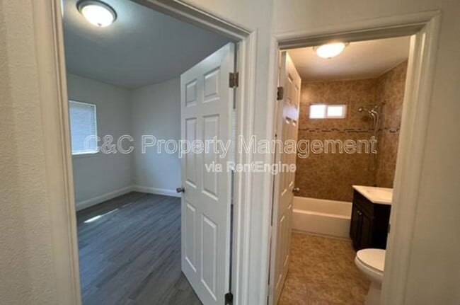 Building Photo - 2119 E Griffith Way