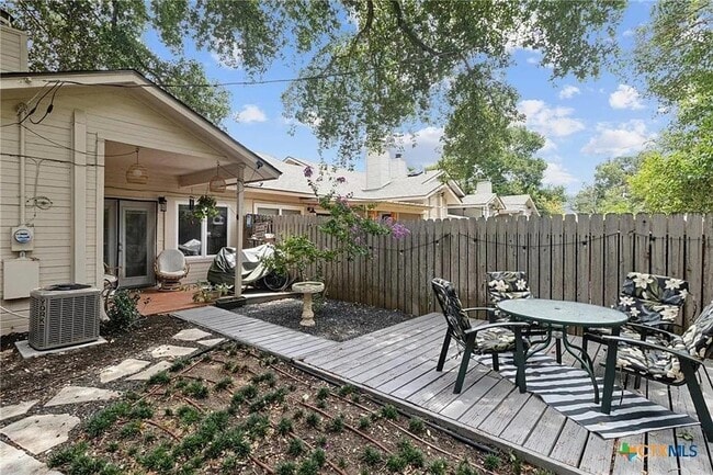 Building Photo - 313 Quarry St