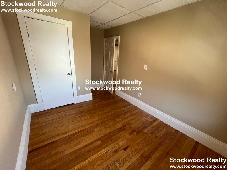 Building Photo - 933 Dorchester Ave