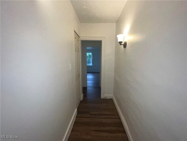 Building Photo - 5466 S Ridge Rd