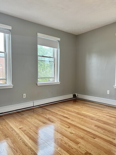 Building Photo - 463 Dudley St
