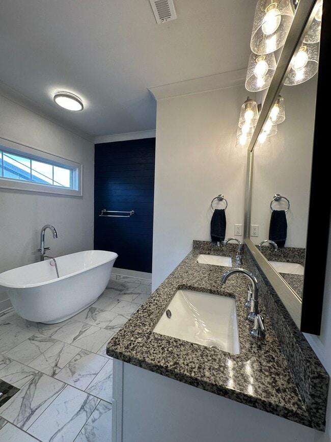 Building Photo - 3 Bedroom / 2 Bath  Johnson City TN