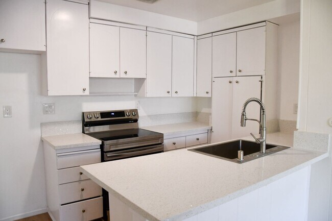 Building Photo - Tularosa (344) West