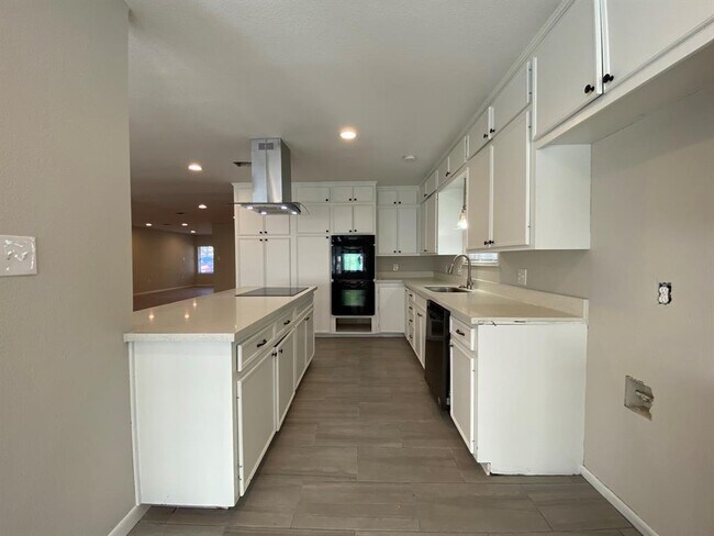 Building Photo - 3909 Ascot Ln