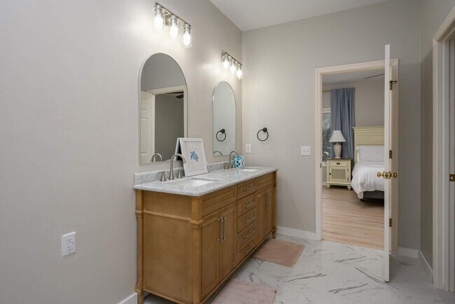 Building Photo - 3 Cassina Ln